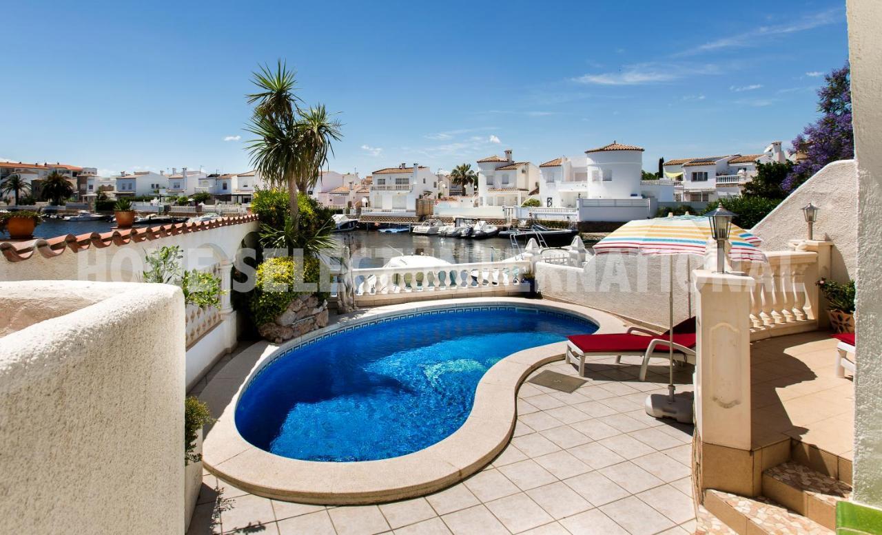 2009 Casa San Maurici Con Piscina By Homeselectspain Empuriabrava Rom bilde
